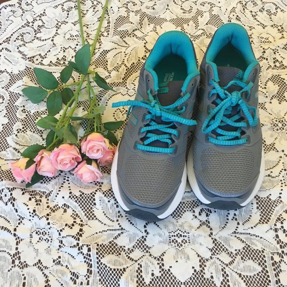 New Balance Tennis Shoes NWOT - Picture 2 of 5